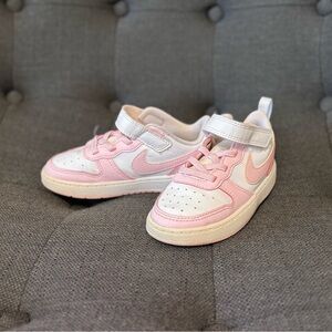 Nike Kids Sneakers in Pink and White